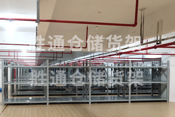 詩瑞豐服飾中型貨架.jpg