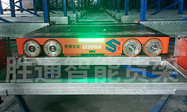 六合塑膠四向穿梭車貨架勝通智能.png